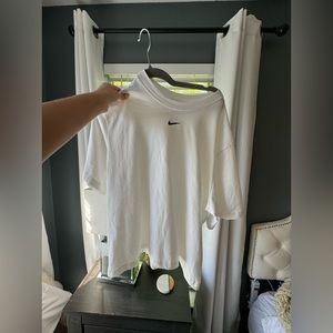 white nike t shirt size large